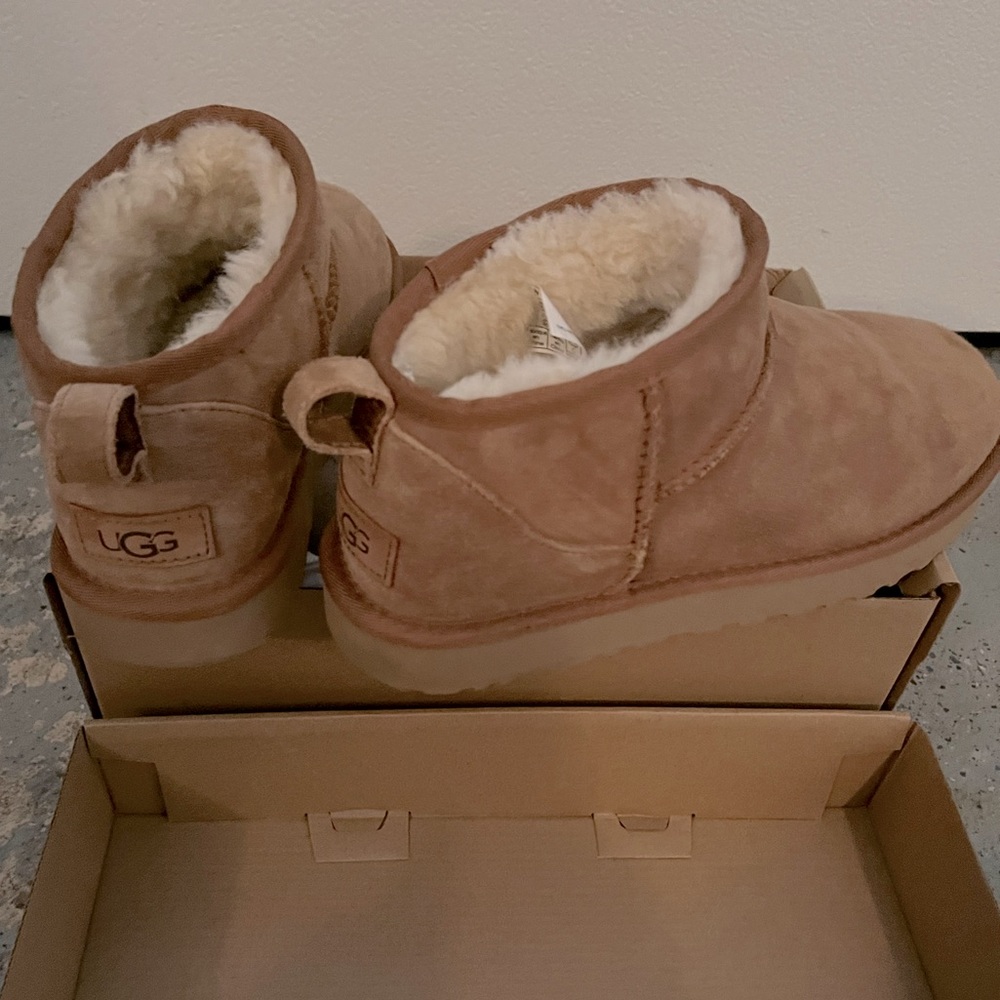UGG Ultra Mini in Chestnut